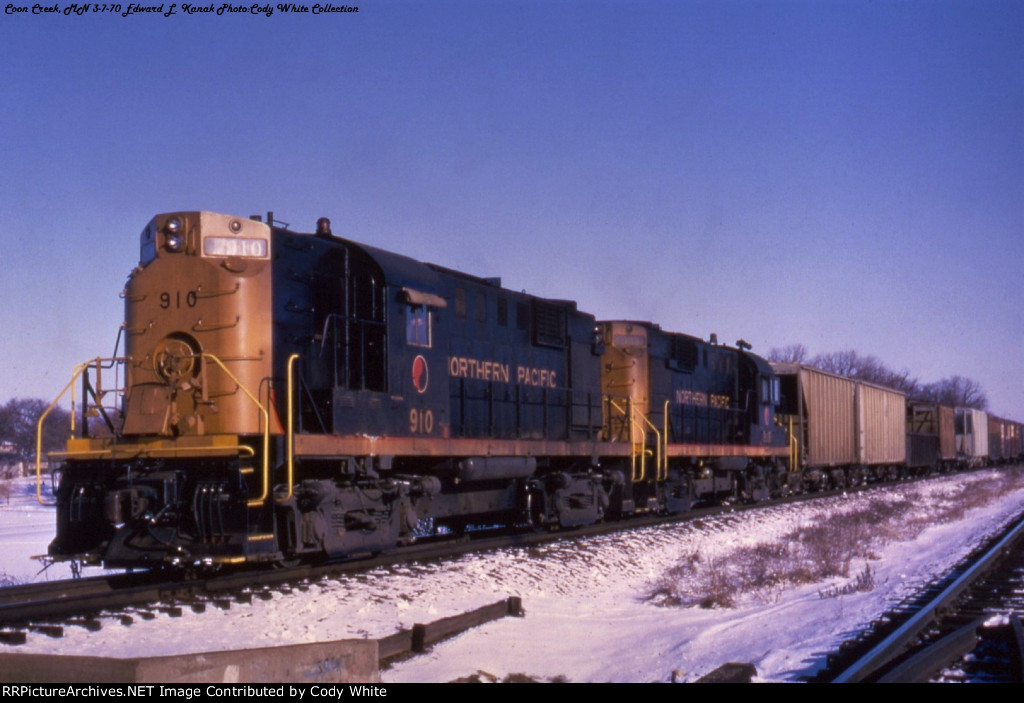 Northern Pacific RS11 910